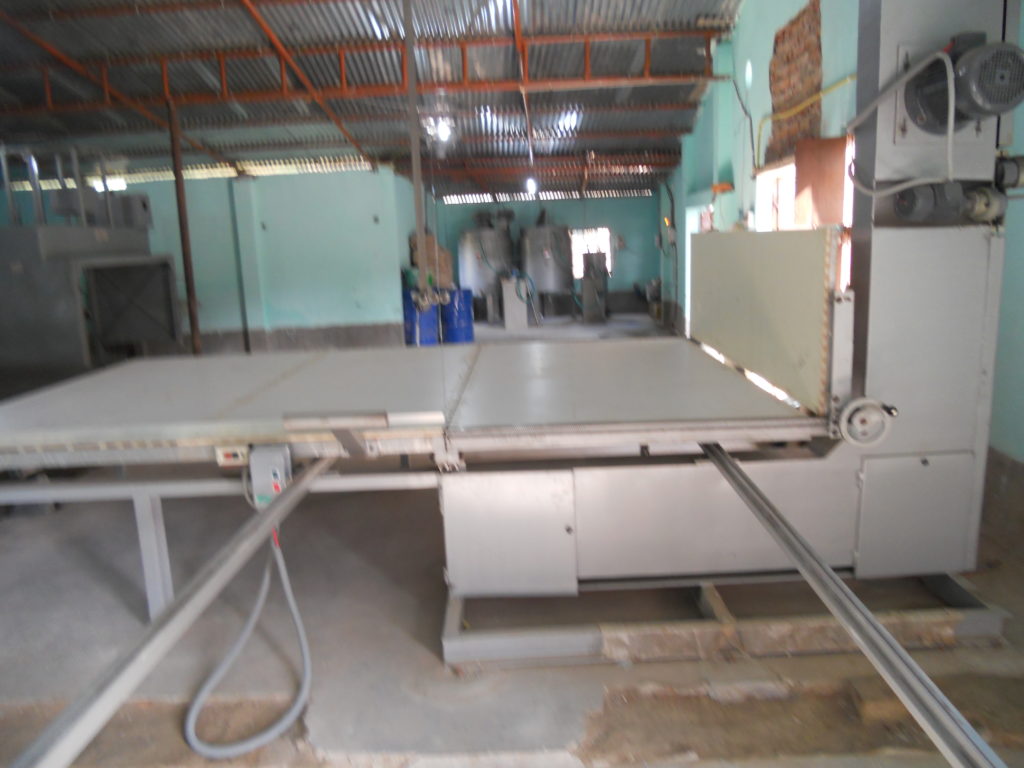 Vertical foam cutting Machine